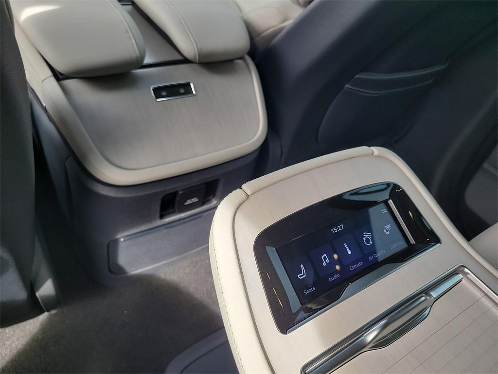 new 2025 Lincoln Navigator car, priced at $97,749