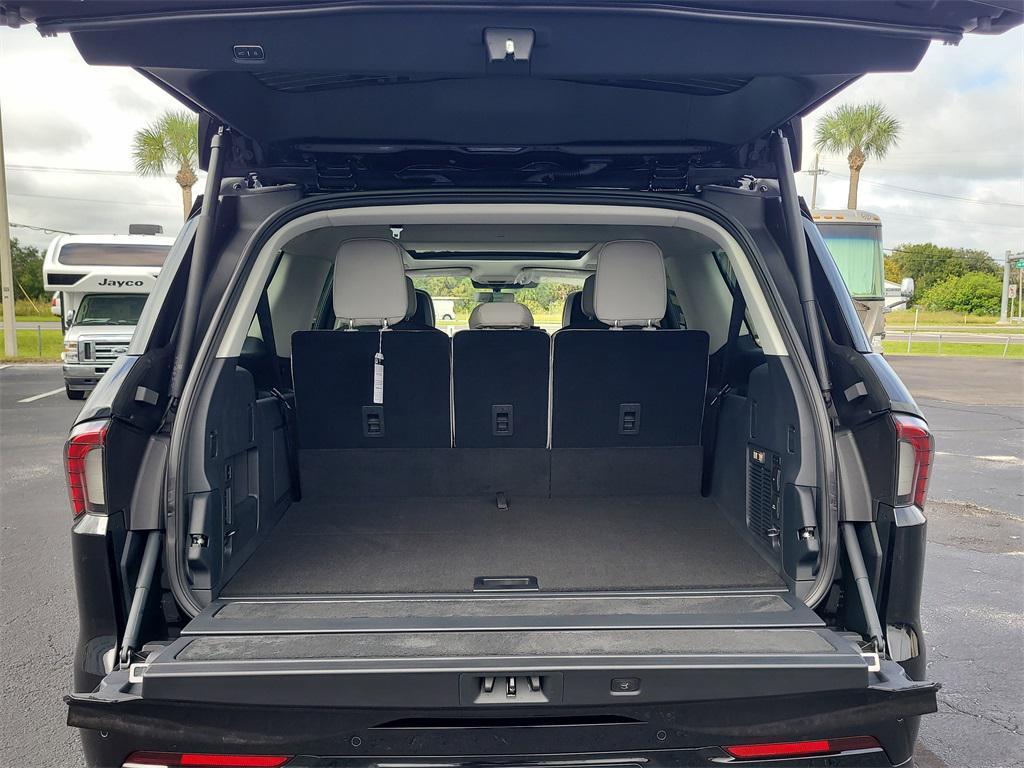 new 2025 Lincoln Navigator car, priced at $97,749