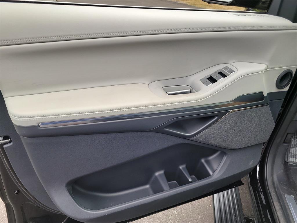 new 2025 Lincoln Navigator car, priced at $92,793