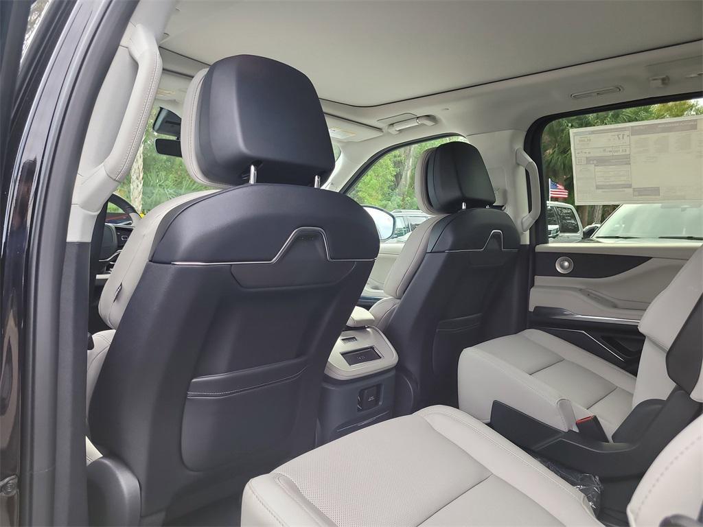 new 2025 Lincoln Navigator car, priced at $92,793