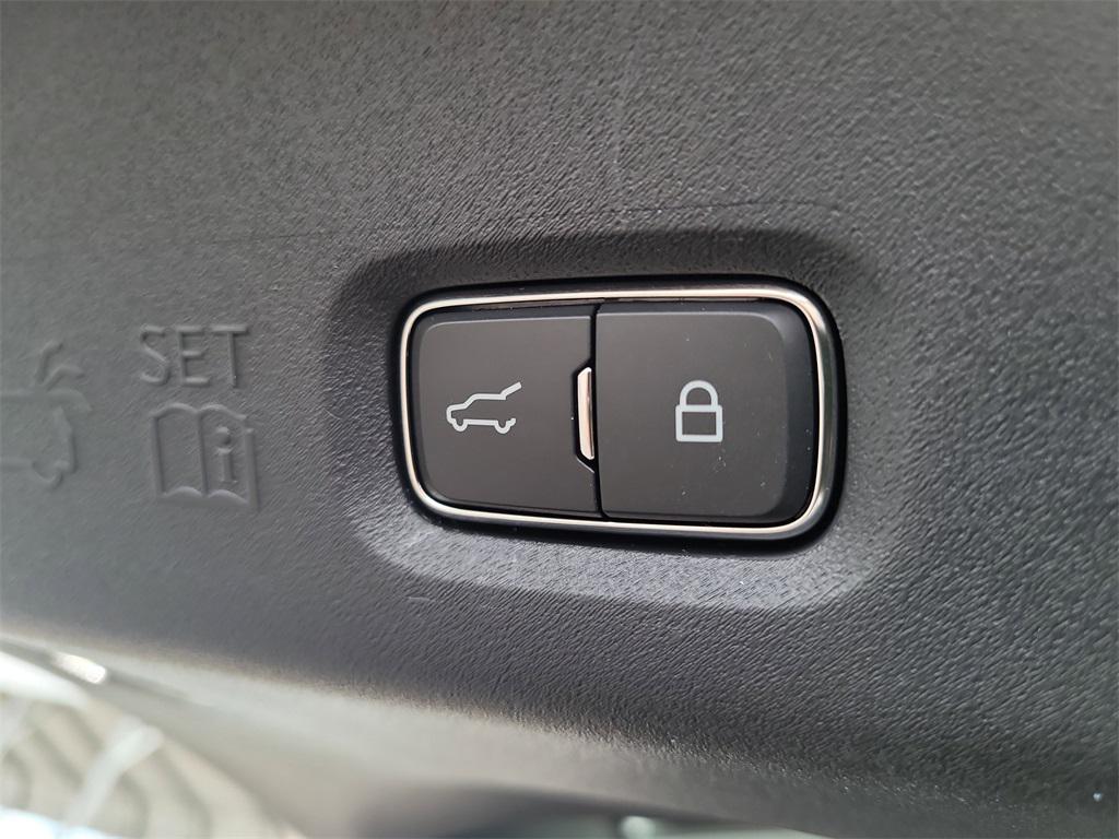 new 2025 Lincoln Navigator car, priced at $92,793