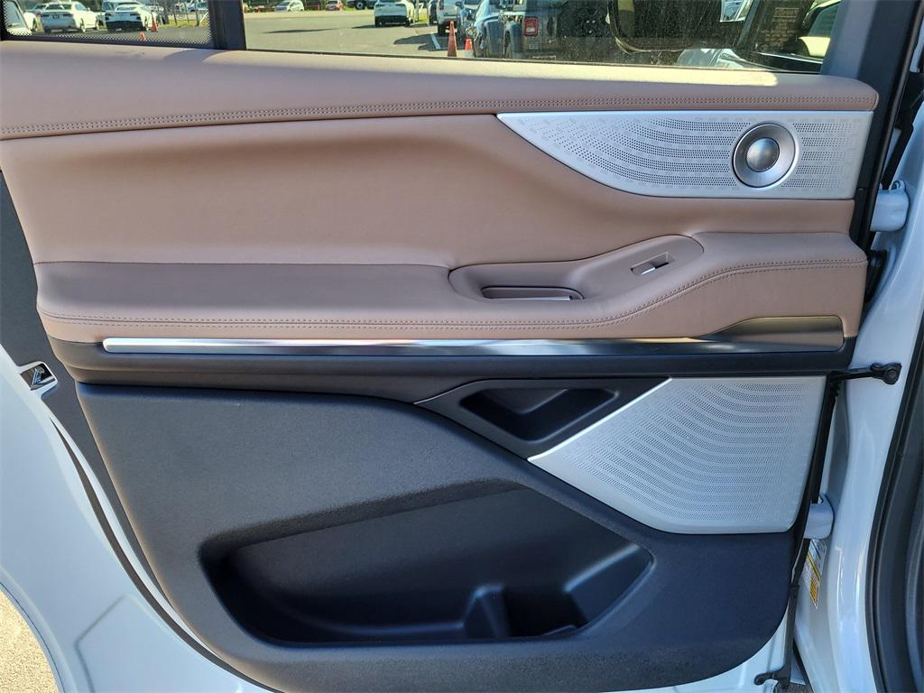 new 2025 Lincoln Navigator car, priced at $110,955