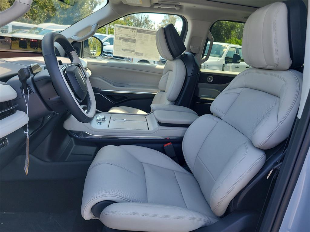 new 2025 Lincoln Navigator car, priced at $89,845