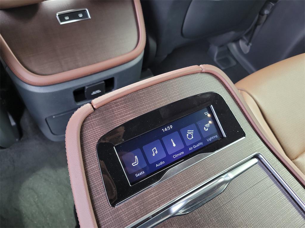 new 2025 Lincoln Navigator car, priced at $95,455