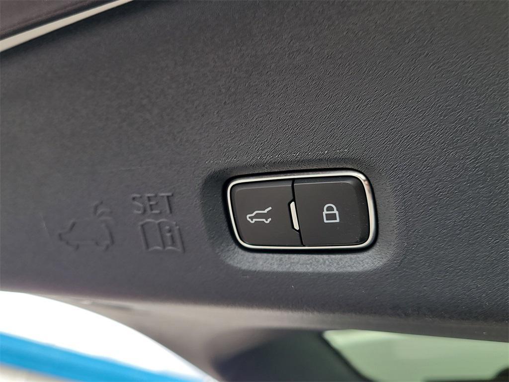 new 2025 Lincoln Navigator car, priced at $95,455