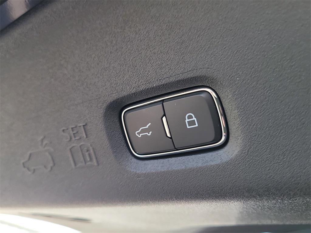 new 2025 Ford Expedition car, priced at $77,685