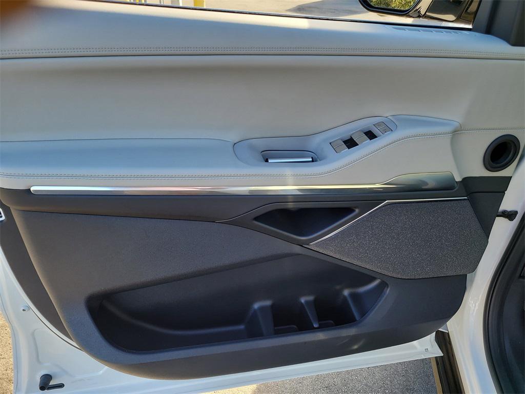 new 2025 Lincoln Navigator car, priced at $98,754