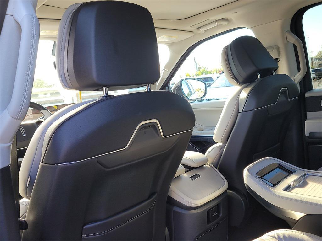 new 2025 Lincoln Navigator car, priced at $98,754