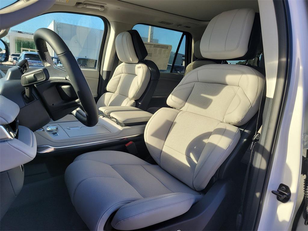 new 2025 Lincoln Navigator car, priced at $98,754
