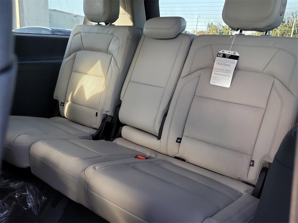 new 2025 Lincoln Navigator car, priced at $98,754