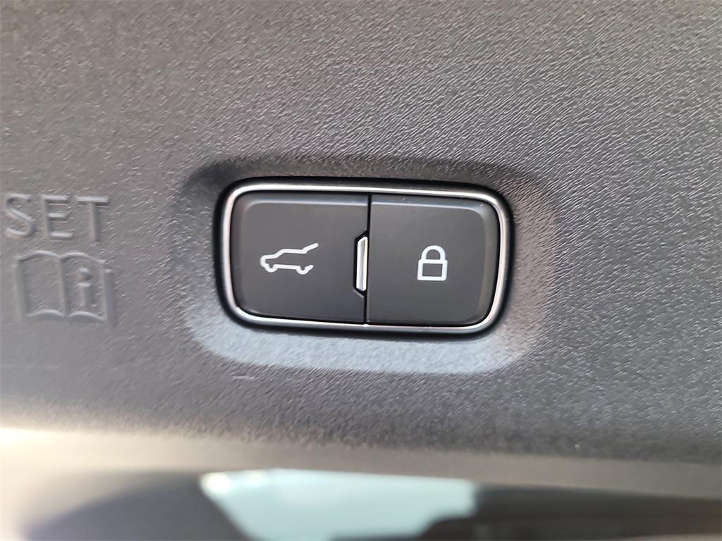 new 2025 Lincoln Navigator car, priced at $98,754