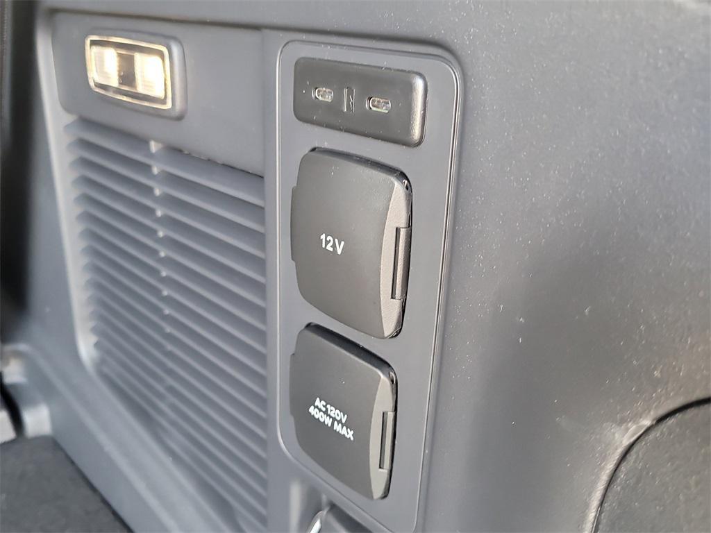 new 2025 Lincoln Navigator car, priced at $100,566