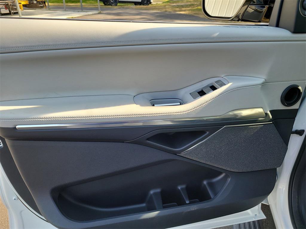 new 2025 Lincoln Navigator car, priced at $100,566