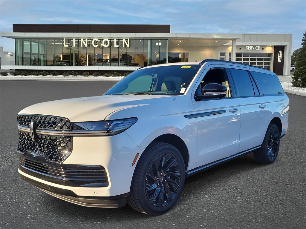new 2025 Lincoln Navigator car, priced at $98,622