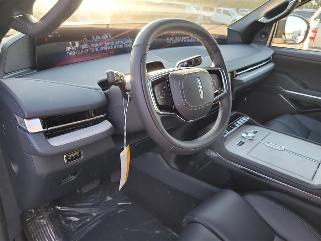 new 2025 Lincoln Navigator car, priced at $98,622