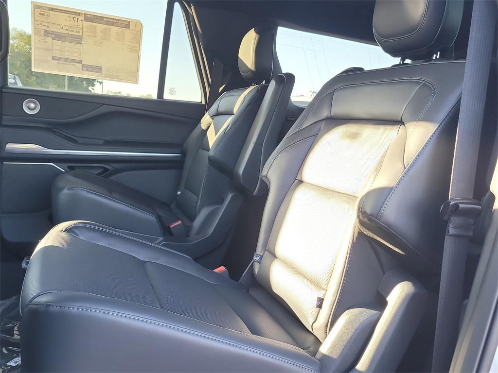 new 2025 Lincoln Navigator car, priced at $98,622