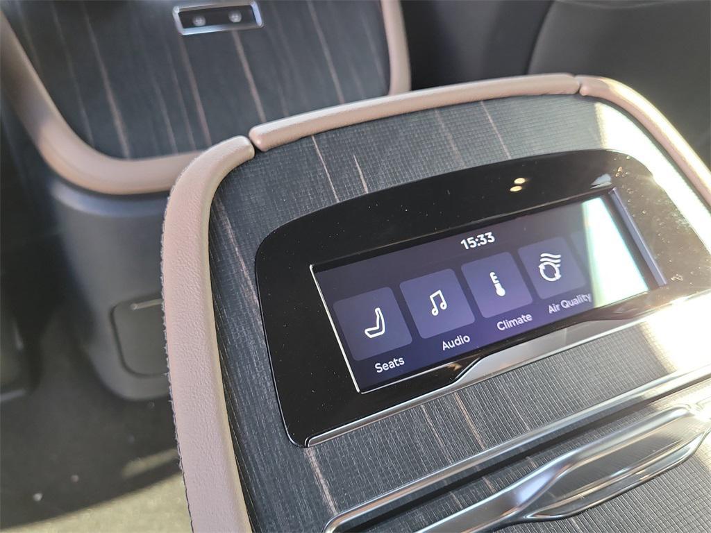 new 2025 Lincoln Navigator car, priced at $106,589