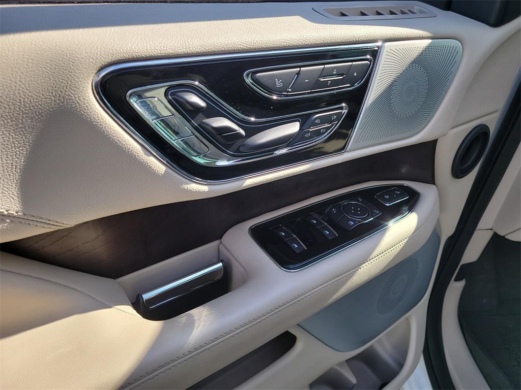 used 2021 Lincoln Navigator car, priced at $40,995