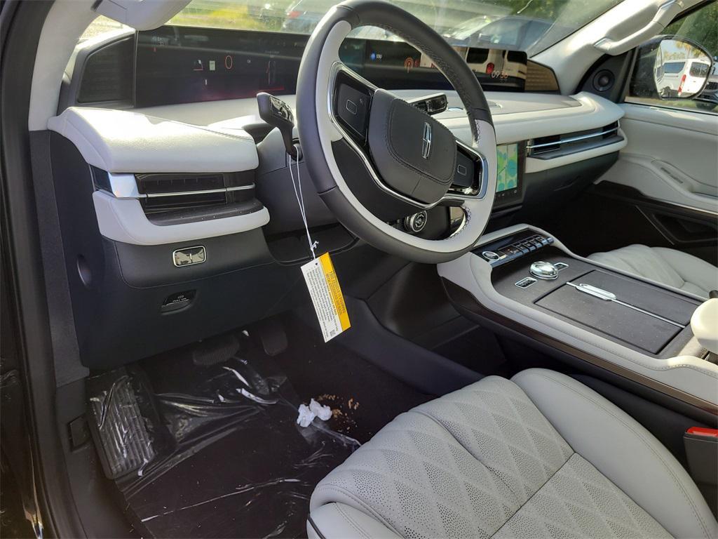 new 2025 Lincoln Navigator car, priced at $124,085