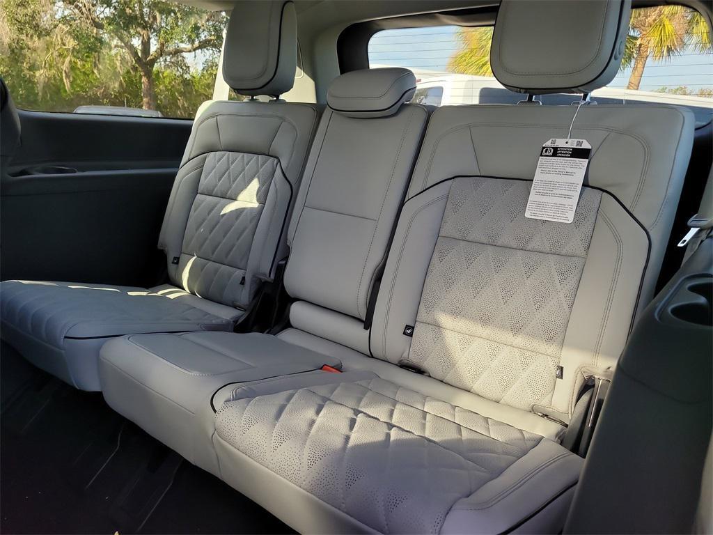 new 2025 Lincoln Navigator car, priced at $124,085