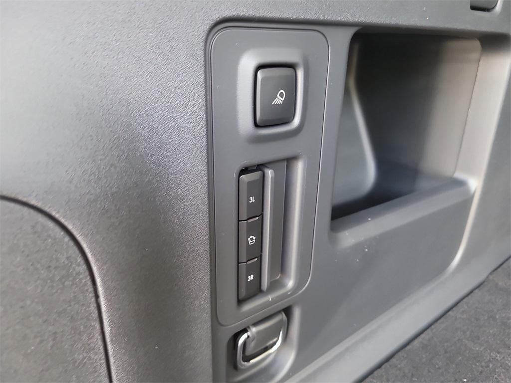 new 2025 Lincoln Navigator car, priced at $124,085