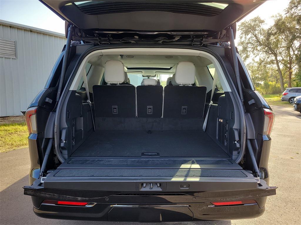 new 2025 Lincoln Navigator car, priced at $124,085