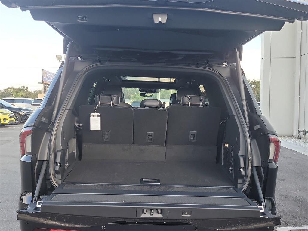 new 2025 Lincoln Navigator car, priced at $106,941