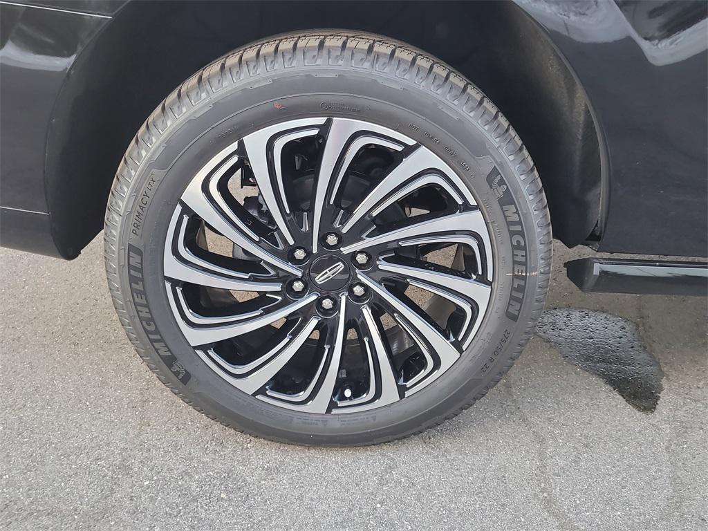 new 2025 Lincoln Navigator car, priced at $106,941