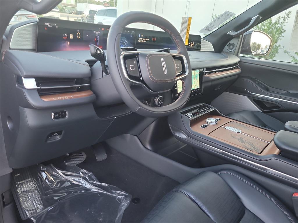 new 2025 Lincoln Navigator car, priced at $106,941