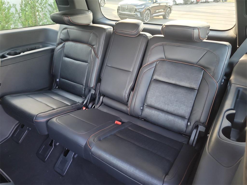 new 2025 Lincoln Navigator car, priced at $106,941