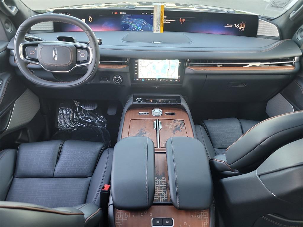 new 2025 Lincoln Navigator car, priced at $106,941