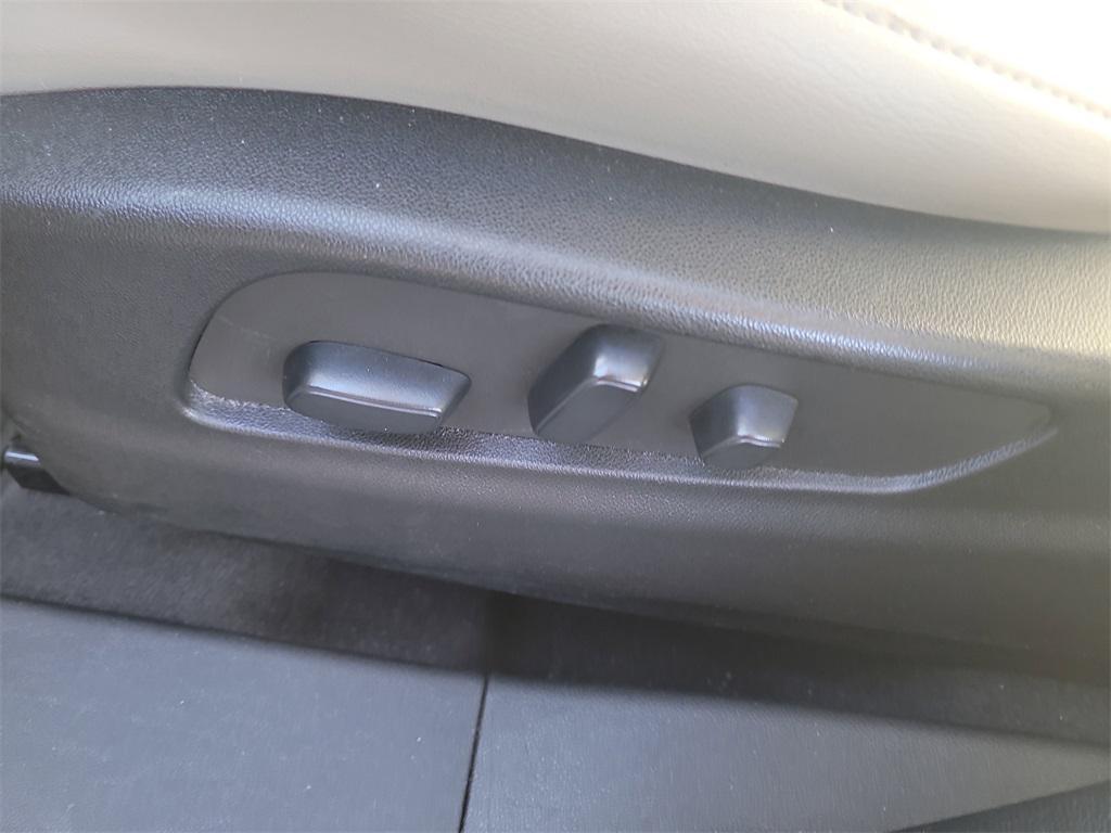 used 2022 Cadillac XT4 car, priced at $23,500