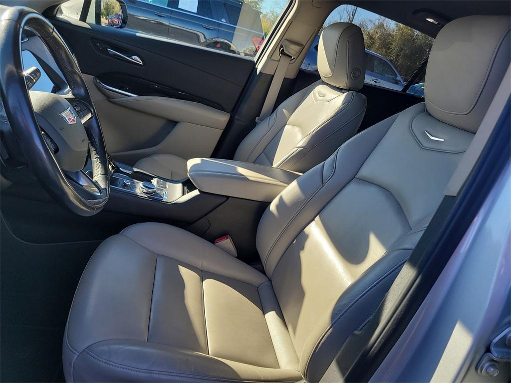 used 2022 Cadillac XT4 car, priced at $23,500