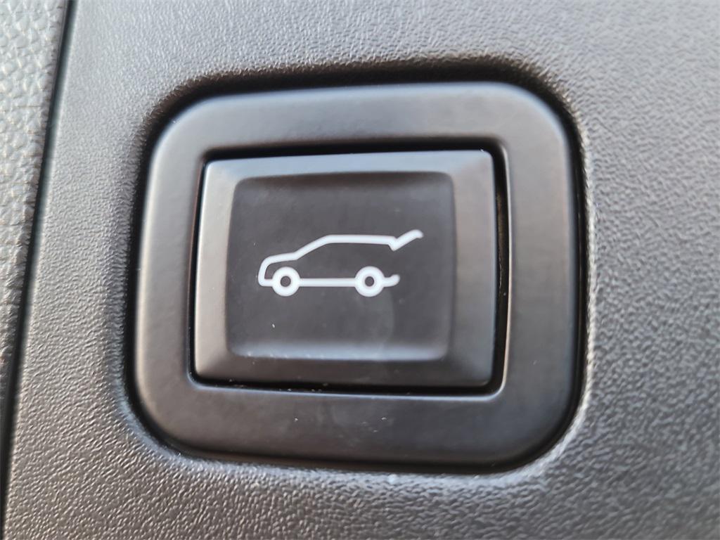 used 2022 Cadillac XT4 car, priced at $23,500