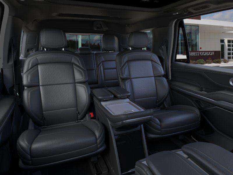 new 2025 Lincoln Navigator car, priced at $95,967