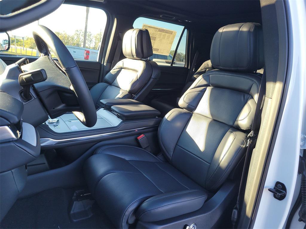 new 2025 Lincoln Navigator car, priced at $98,467