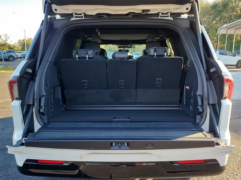 new 2025 Lincoln Navigator car, priced at $98,467