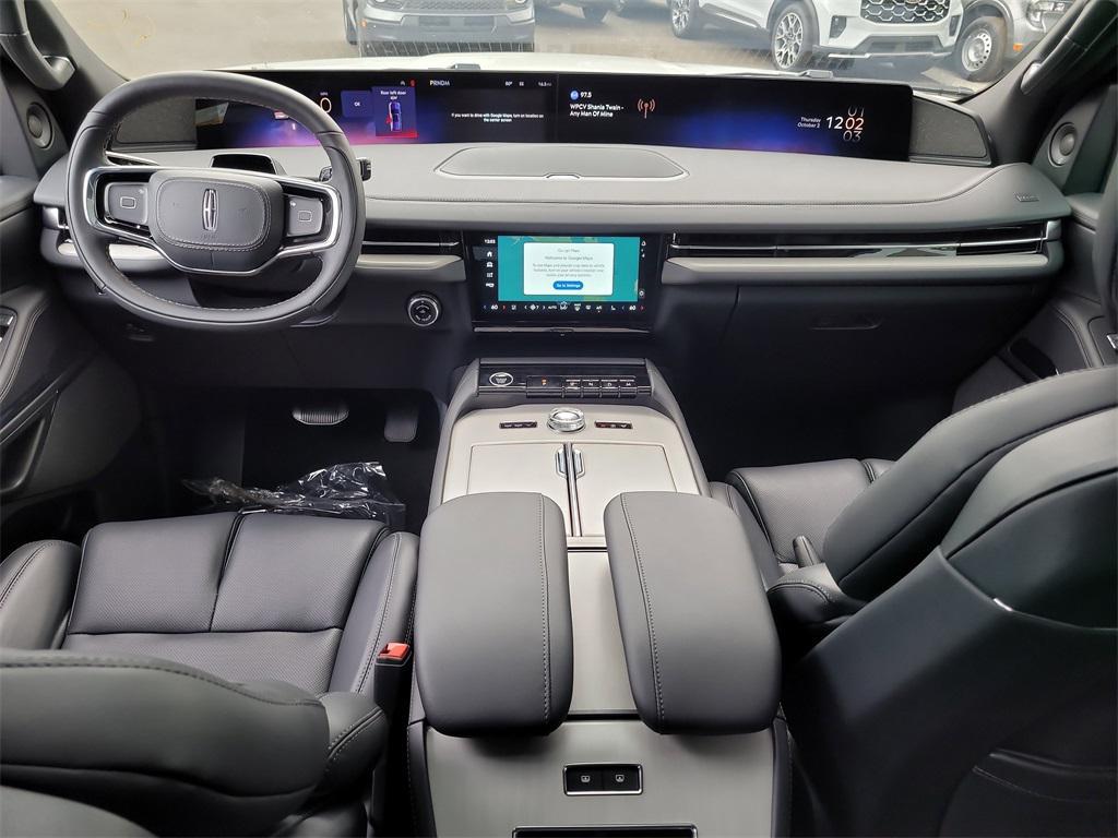 new 2025 Lincoln Navigator car, priced at $92,977