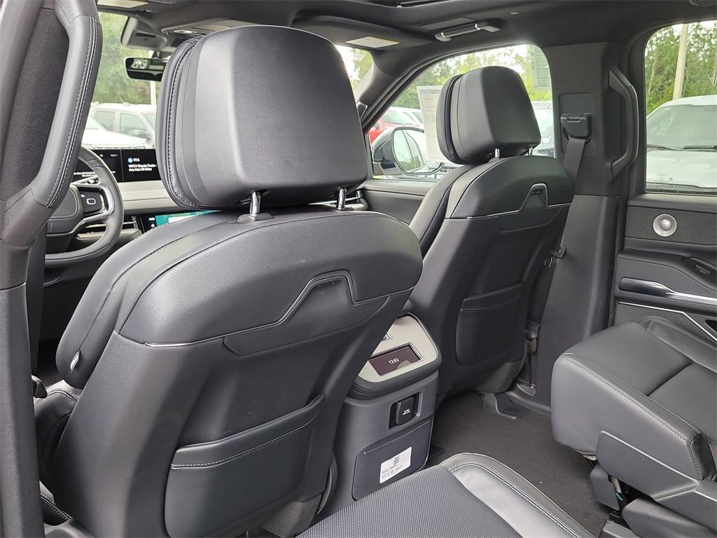 new 2025 Lincoln Navigator car, priced at $92,977