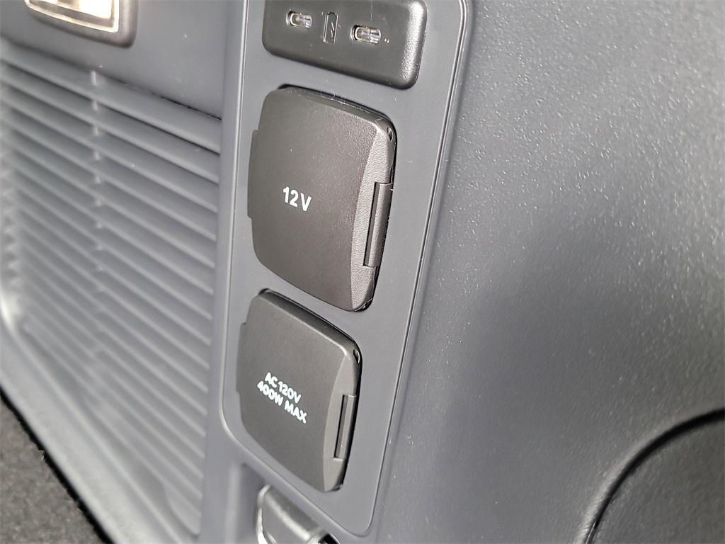 new 2025 Lincoln Navigator car, priced at $92,977