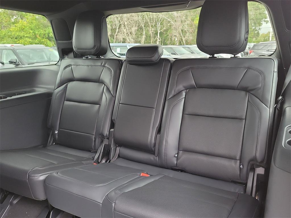 new 2025 Lincoln Navigator car, priced at $92,977
