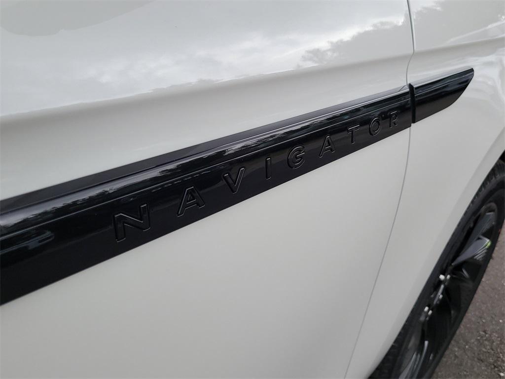 new 2025 Lincoln Navigator car, priced at $92,977