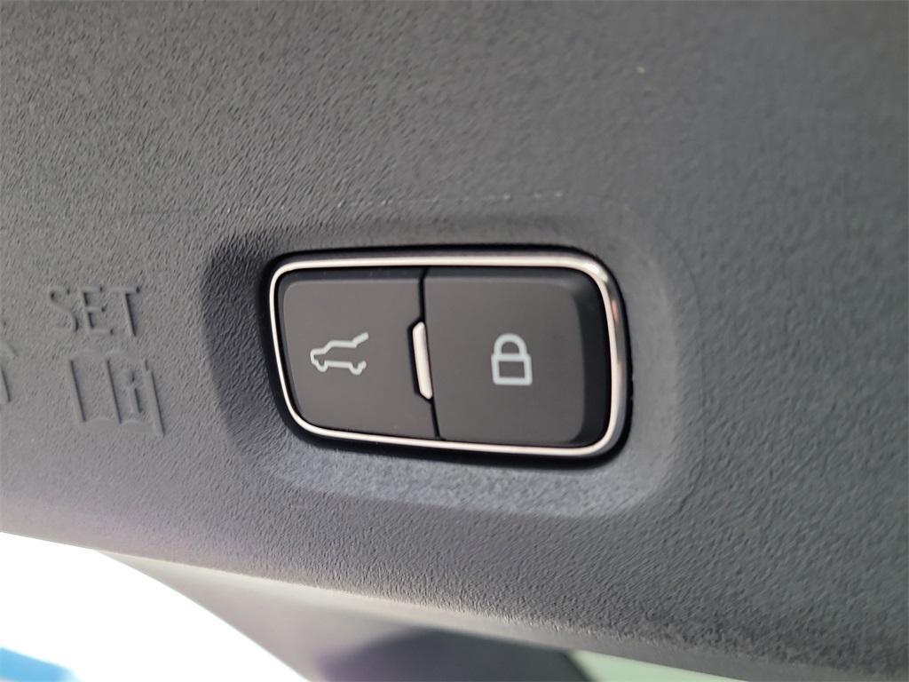 new 2025 Lincoln Navigator car, priced at $92,977