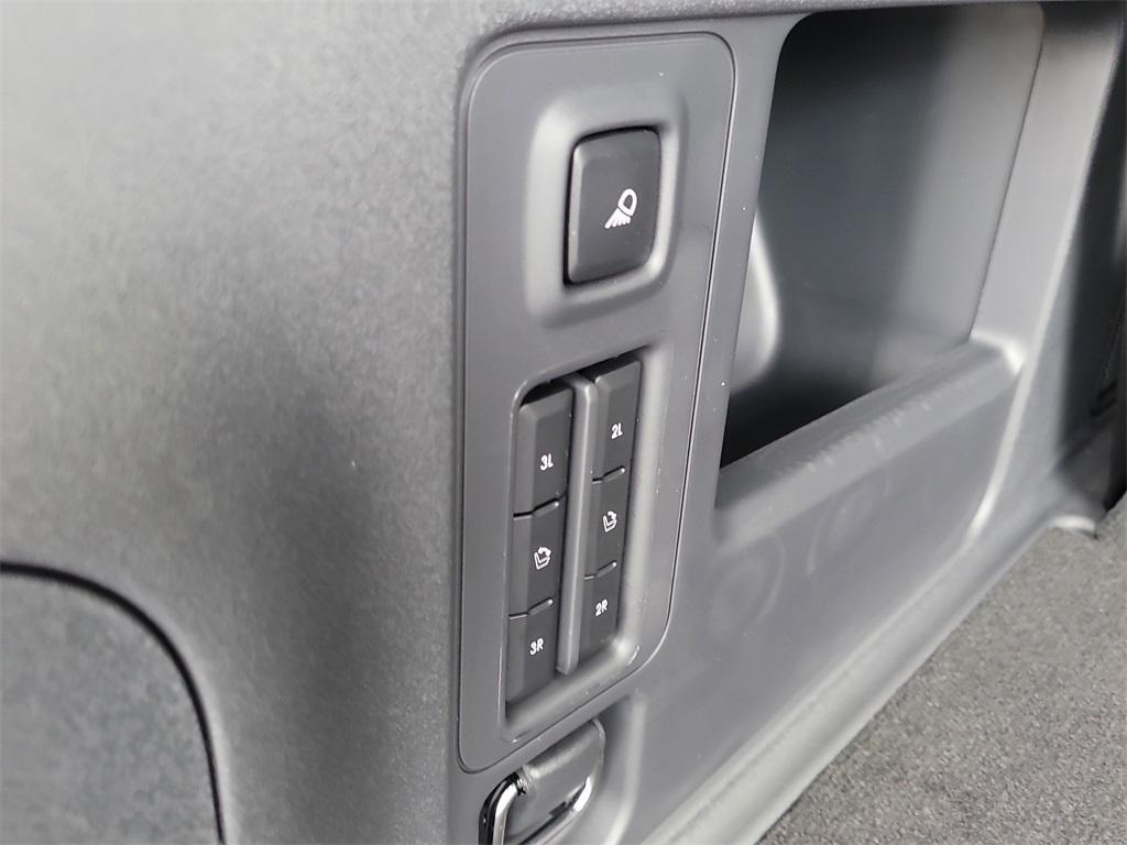 new 2025 Lincoln Navigator car, priced at $92,977