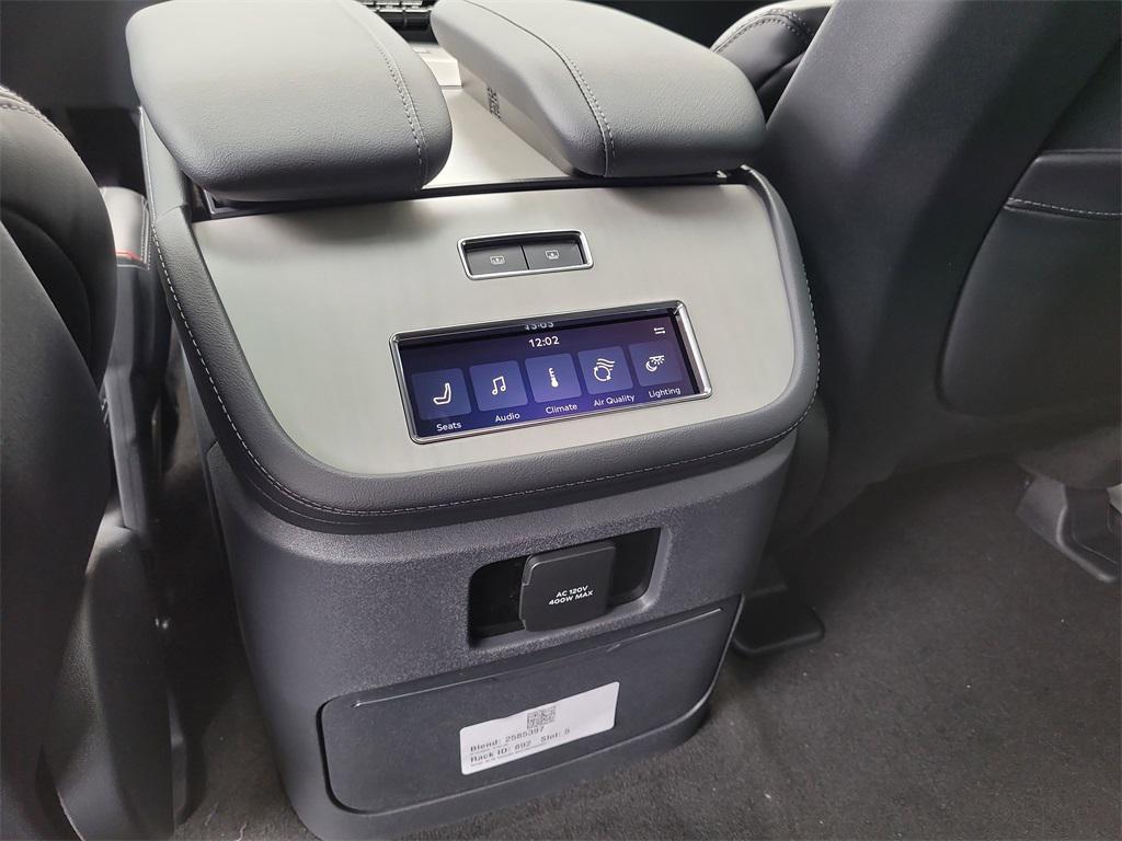 new 2025 Lincoln Navigator car, priced at $92,977