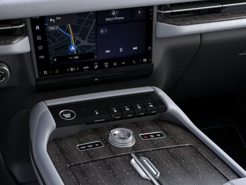 new 2025 Lincoln Navigator car, priced at $128,690