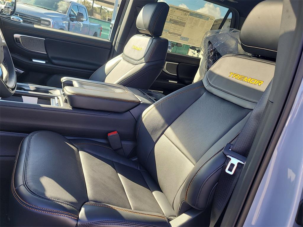 new 2025 Ford Expedition car, priced at $76,892