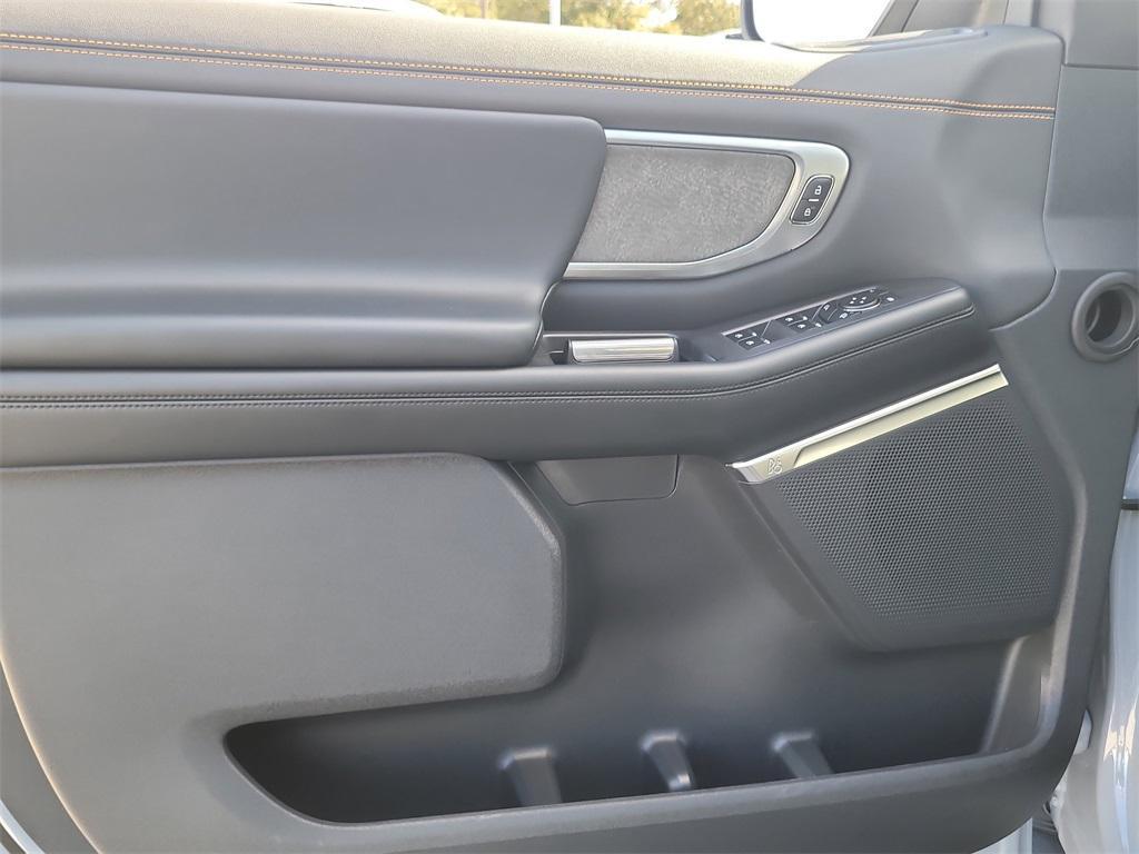 new 2025 Ford Expedition car, priced at $76,892