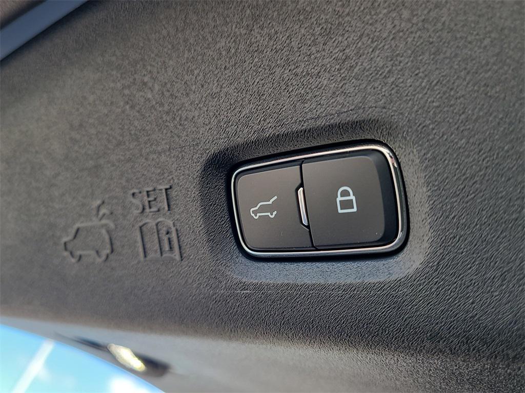 new 2025 Ford Expedition car, priced at $76,892