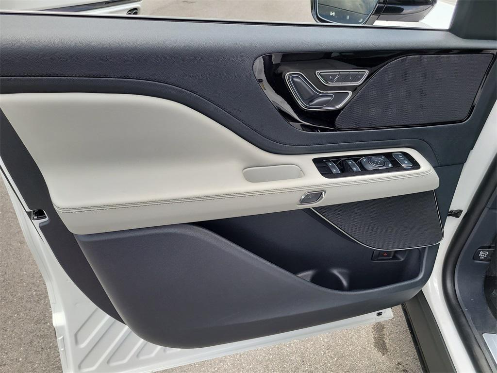 new 2025 Lincoln Aviator car, priced at $53,230